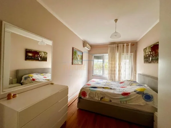 Tirane, jap me qera apartament duplex 2+1 Kati 1, 109 m² 700 € (Kodra e Diellit 2)