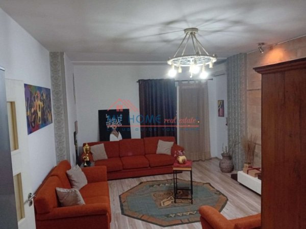 Tirane, jepet me qera apartament 2+1+Ballkon Kati 3, 120 m² 600 € (Komuna e Parisit)