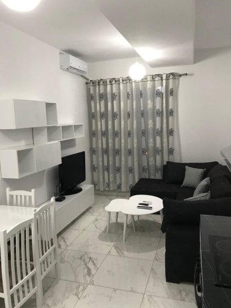 Tirane, jepet me qera apartament 1+1+Ballkon Kati 9, 65 m² 500 € (Rruga Jordan Misja, Rezidenca Marga, Kompleksi Kontakt)