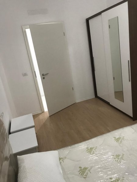 Tirane, jepet me qera apartament 1+1+Ballkon Kati 9, 65 m² 500 € (Rruga Jordan Misja, Rezidenca Marga, Kompleksi Kontakt)