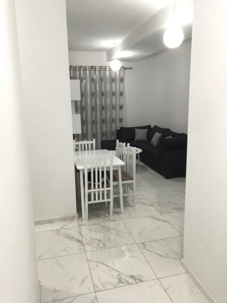 Tirane, jepet me qera apartament 1+1+Ballkon Kati 9, 65 m² 500 € (Rruga Jordan Misja, Rezidenca Marga, Kompleksi Kontakt)