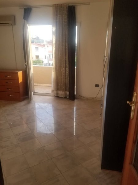 Tirane, jap me qera apartament 3+1+Aneks+Ballkon Kati 3, 650 € (Prane Qytetit Studenti)