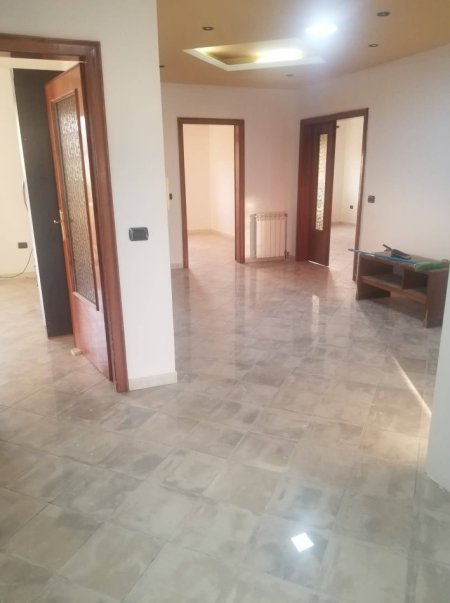 Tirane, jap me qera apartament 3+1+Aneks+Ballkon Kati 3, 650 € (Prane Qytetit Studenti)