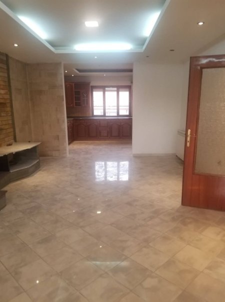 Tirane, jap me qera apartament 3+1+Aneks+Ballkon Kati 3, 650 € (Prane Qytetit Studenti)