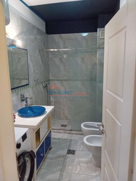 Tirane, jepet me qera apartament 2+1+Ballkon Kati 3, 120 m² 600 € (Komuna e Parisit)