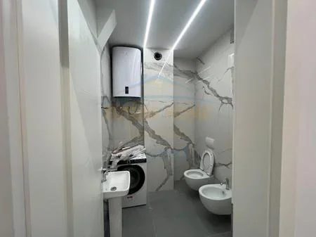 Tirane, jepet me qera apartament 2+1 Kati 5, 105 m² 1.200 € 