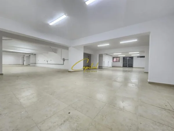 Tirane, jepet me qera ambjent biznesi Kati -1, 301 m² 1.200 € (YZBERISHT)