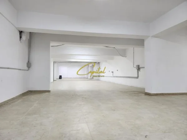 Tirane, jepet me qera ambjent biznesi Kati -1, 301 m² 1.200 € (YZBERISHT)