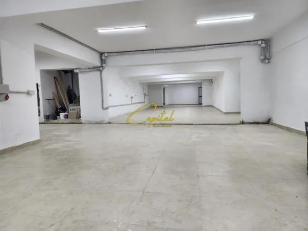 Tirane, jepet me qera ambjent biznesi Kati -1, 301 m² 1.200 € (YZBERISHT)