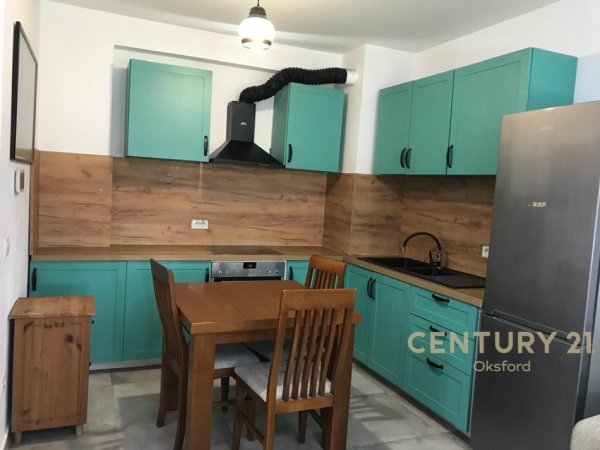 Tirane, jepet me qera apartament 2+1 Kati 4, 104 m² 500 € 