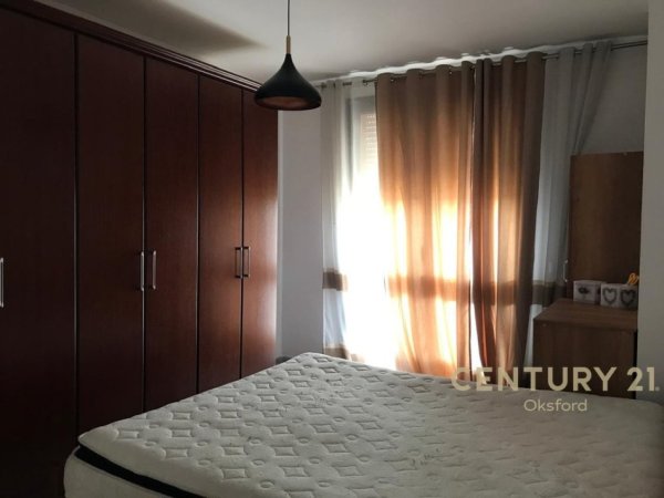 Tirane, jepet me qera apartament 2+1 Kati 4, 104 m² 500 € 
