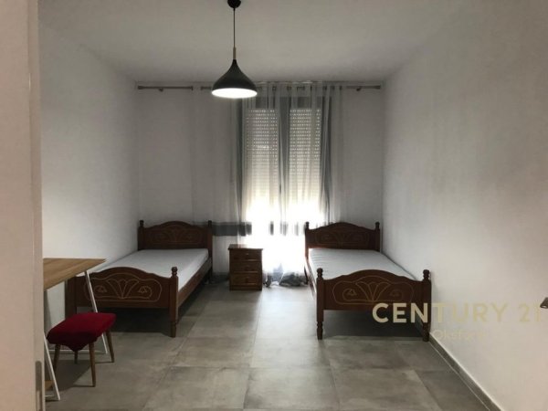 Tirane, jepet me qera apartament 2+1 Kati 4, 104 m² 500 € 