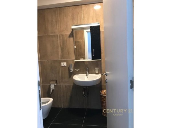 Tirane, jepet me qera apartament 2+1 Kati 4, 104 m² 500 € 
