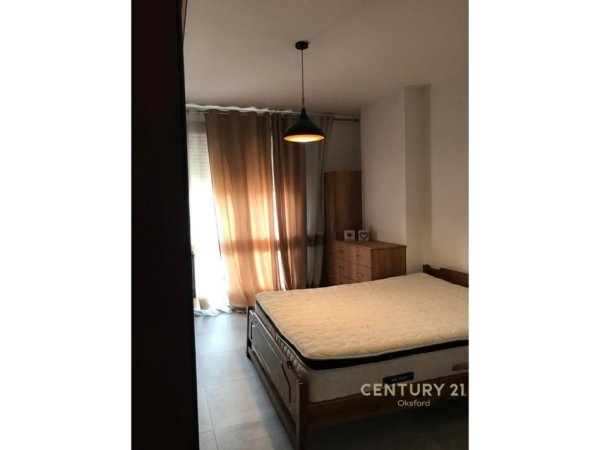 Tirane, jepet me qera apartament 2+1 Kati 4, 104 m² 500 € 