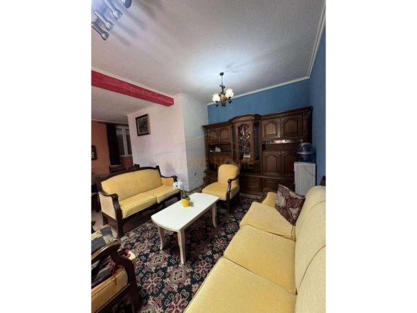 Tirane, jepet me qera Vile 4+1 Kati 0, 1.200 m² 2.000 € 