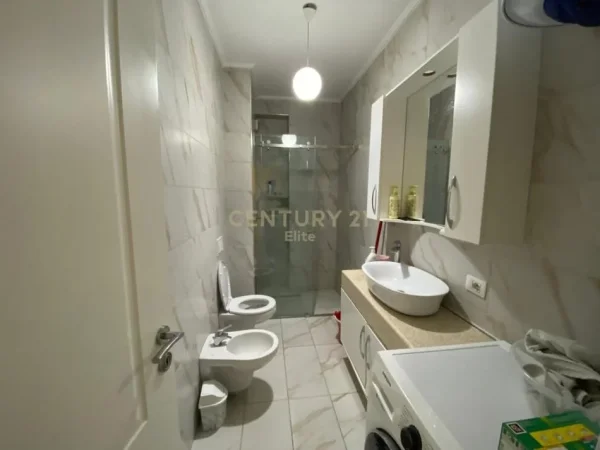 Vlore, shes apartament 1+1 Kati 8, 87 m² 158.000 € (Rruga 5 maji)