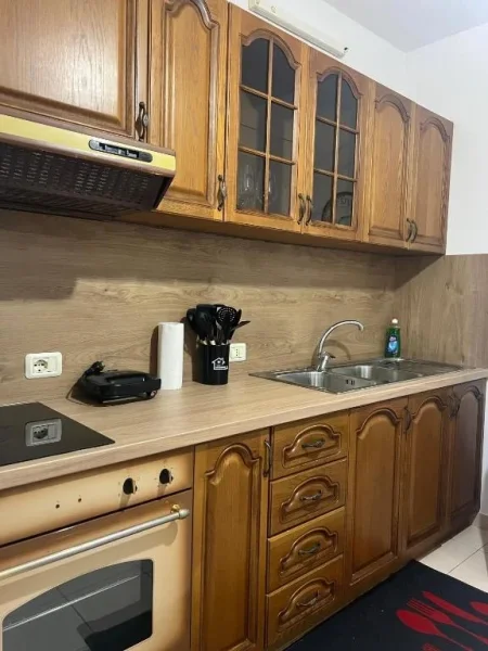 Tirane, jepet me qera apartament 1+1 Kati 2, 70 m² 700 € (Elbasanit)
