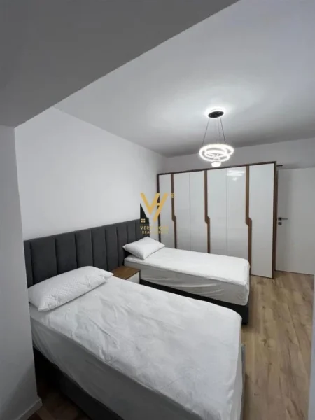 Tirane, shitet apartament 2+1+Ballkon Kati 1, 83 m² 250.000 € (RRUGA E KAVAJES)