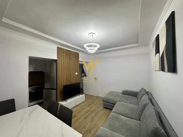 Tirane, shitet apartament 2+1+Ballkon Kati 1, 83 m² 250.000 € (RRUGA E KAVAJES)
