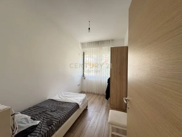 Shqiperi, jepet me qera 2+1 Kati 4, 94 m² 700 € (RRUGA HAMDI SINA)