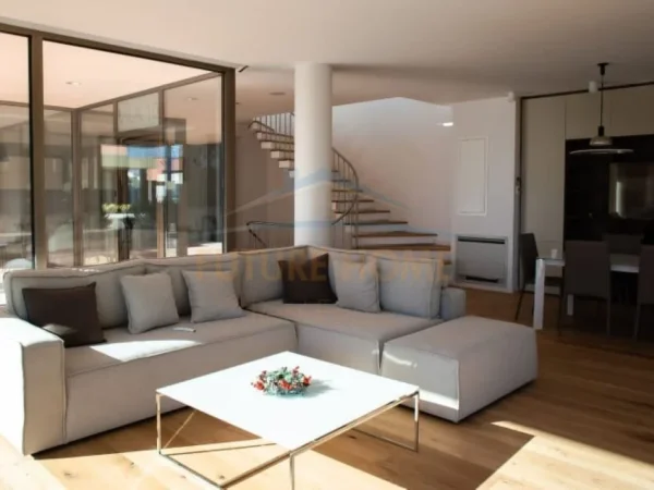 Tirane, jepet me qera Vile 4+1 Kati 0, 1.082 m² 5.000 € 