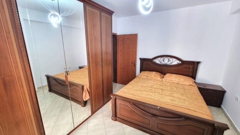 JEPET ME QERA SUPER AP 2+1  TEK RRUGA MINE PEZA NE ZOG TE ZI , 8 MIN NGA QENDRA NE KEMBE  --650 €uro
