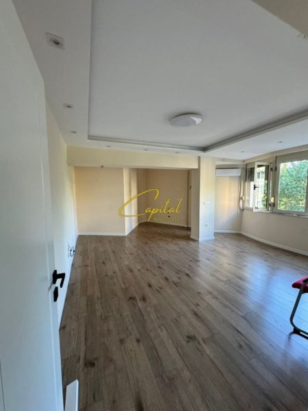 Tirane, jepet me qera zyre Kati 0, 80 m² 1.200 € (QENDER)