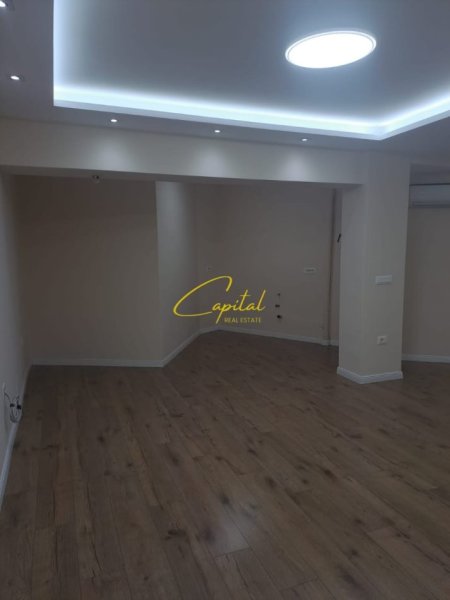 Tirane, jepet me qera zyre Kati 0, 80 m² 1.200 € (QENDER)