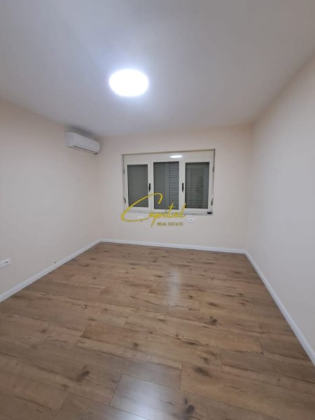 Tirane, jepet me qera zyre Kati 0, 80 m² 1.200 € (QENDER)