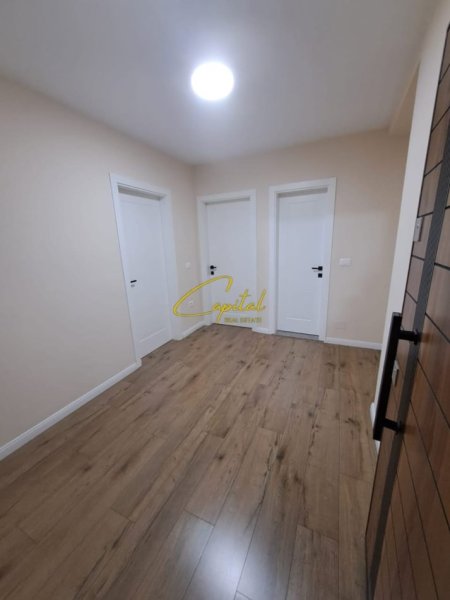 Tirane, jepet me qera zyre Kati 0, 80 m² 1.200 € (QENDER)