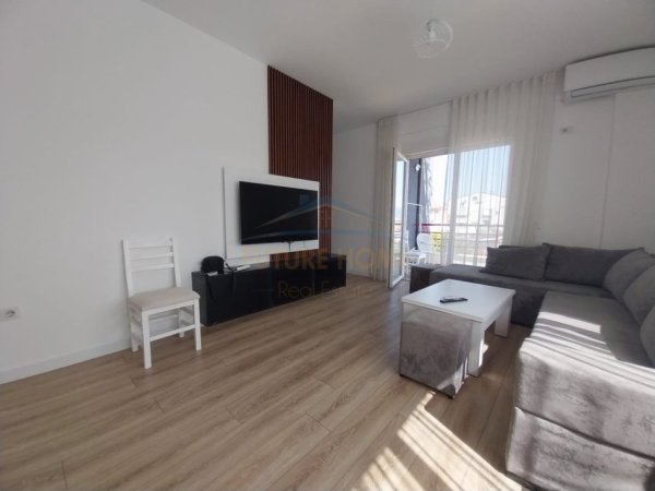 Tirane, jepet me qera apartament 2+1 Kati 3, 88 m² 700 € (LIQENI I THATE)