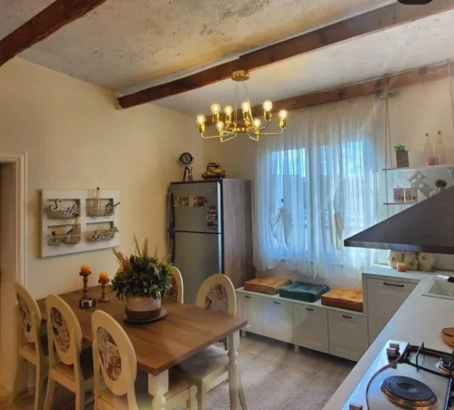 Tirane, shitet apartament 2+1+Ballkon Kati 4, 100 m² 173.000 € (siri kodra)