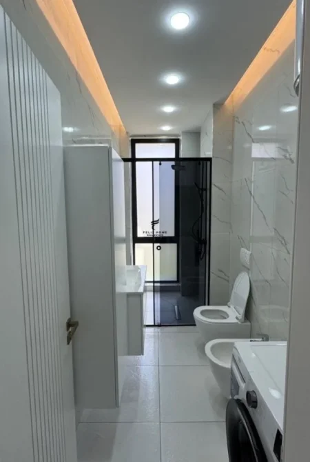 Tirane, jepet me qera apartament 1+1 Kati 6, 65 m² 700 € (PRANE KOMPLEKSIT KONTAKT)