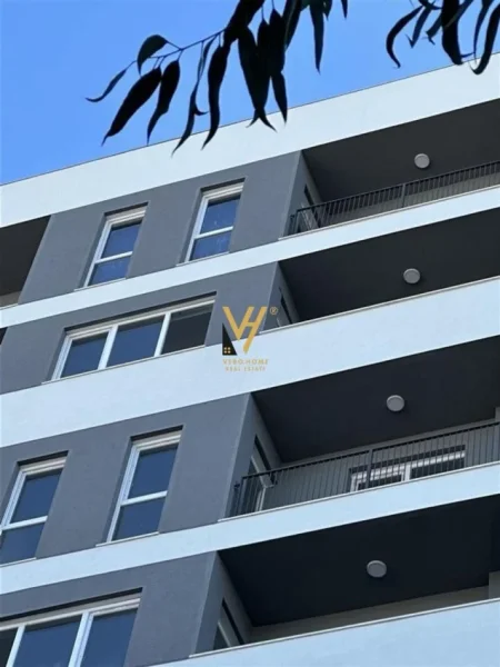 Tirane, jepet me qera apartament 1+1+Ballkon Kati 7, 58 m² 350 € (UNIVERS CITY)