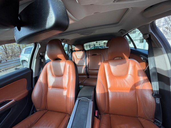 Tirane, shes makine me portobagazh Volvo V 60 Nafte, blu e errët automatik Klima 220 km 7.300 €
