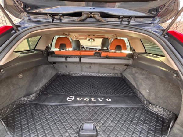 Tirane, shes makine me portobagazh Volvo V 60 Nafte, blu e errët automatik Klima 220 km 7.300 €