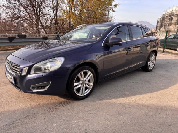 Tirane, shes makine me portobagazh Volvo V 60 Nafte, blu e errët automatik Klima 220 km 7.300 €