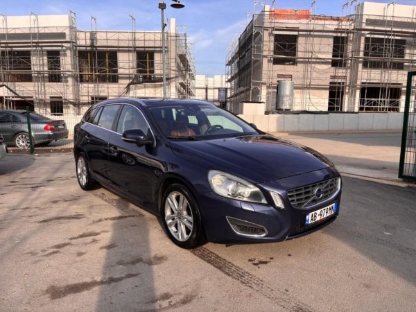 Tirane, shes makine me portobagazh Volvo V 60 Nafte, blu e errët automatik Klima 220 km 7.300 €