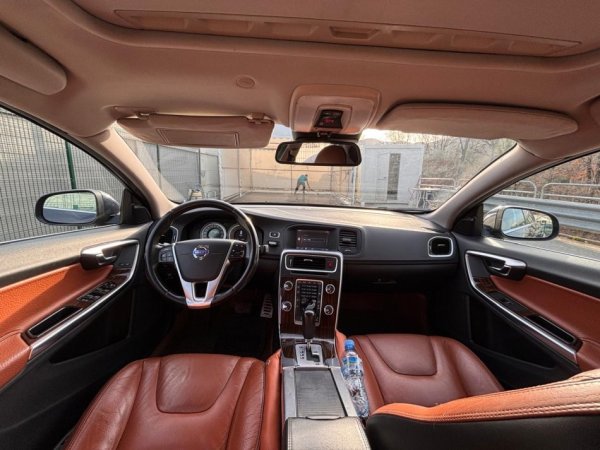 Tirane, shes makine me portobagazh Volvo V 60 Nafte, blu e errët automatik Klima 220 km 7.300 €