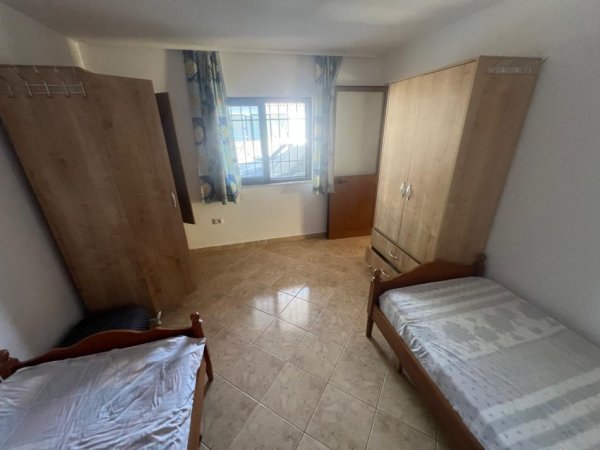 Tirane, jepet me qera apartament 1+1 Kati 1, 60 m² 300 € (Rruga Kristaq Capo 4)