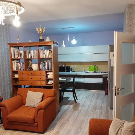 Tirane, jap me qera apartament 2+1+Ballkon Kati 3, 120 m² 600 € (Komuna e Parisit, prane Kristal Center)