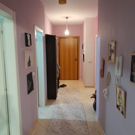 Tirane, jap me qera apartament 2+1+Ballkon Kati 3, 120 m² 600 € (Komuna e Parisit, prane Kristal Center)