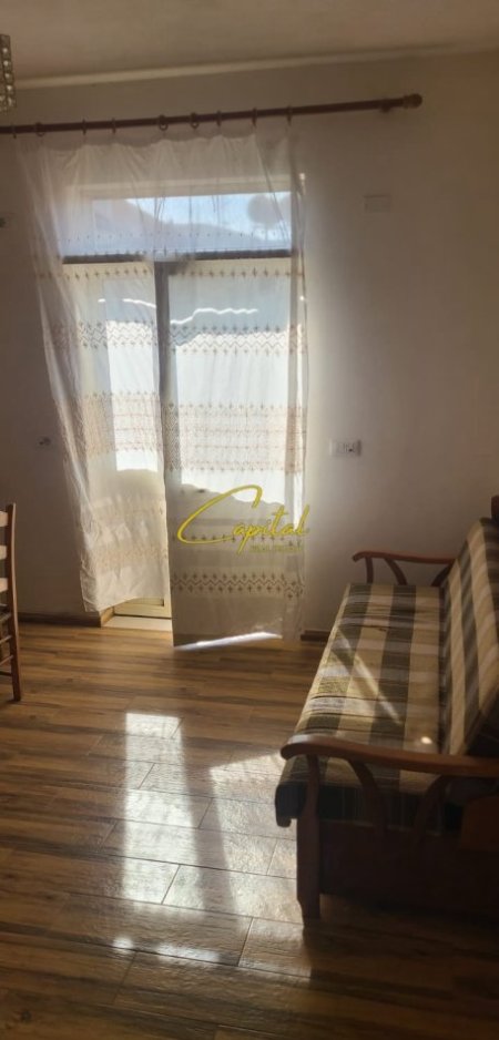 Tirane, jepet me qera apartament 1+1 Kati 2, 55 m² 300 € (ALI DEMI)