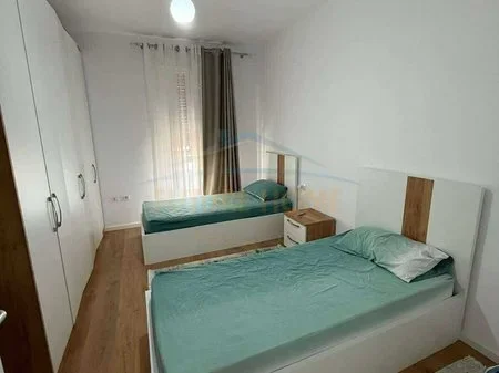Tirane, jepet me qera apartament 2+1+Aneks+Ballkon Kati 3, 93 m² 750 € 