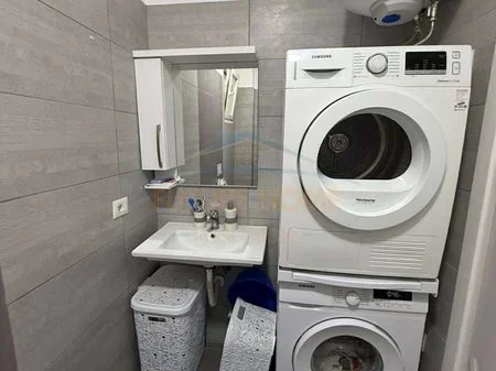 Tirane, jepet me qera apartament 2+1+Aneks+Ballkon Kati 3, 93 m² 750 € 