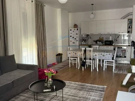 Tirane, jepet me qera apartament 2+1+Aneks+Ballkon Kati 3, 93 m² 750 € 