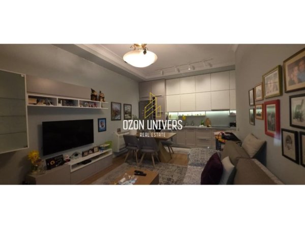 Tirane, jepet me qera apartament 1+1+Ballkon Kati 2, 70 m² 550 € (Kompleksi Kontakt, 21 Djetori)