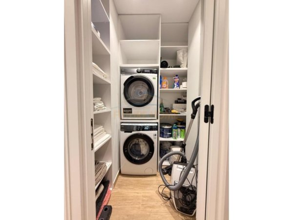 Tirane, jepet me qera apartament 2+1+Ballkon Kati 8, 100 m² 1.200 € (Rruga e Elbasanit)