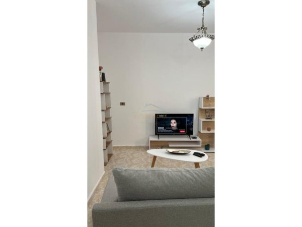 Tirane, jepet me qera apartament 1+1 Kati 6, 65 m² 550 € (Zogu i Zi)