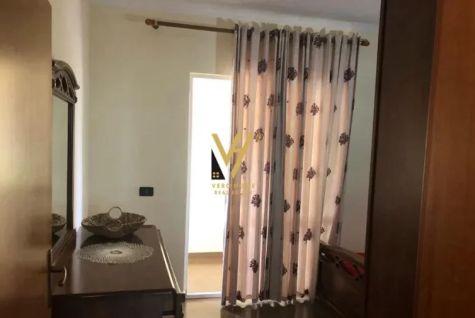 Tirane, jepet me qera apartament 2+1+Ballkon Kati 5, 95 m² 650 € (MEDRESEJA)